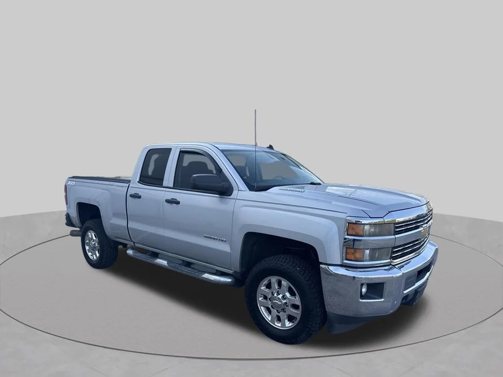 Used 2015 Silver Chevrolet LT image 14