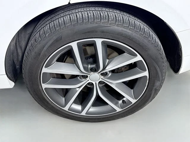 Certified Used 2024 White Land Rover Autobiography image 20