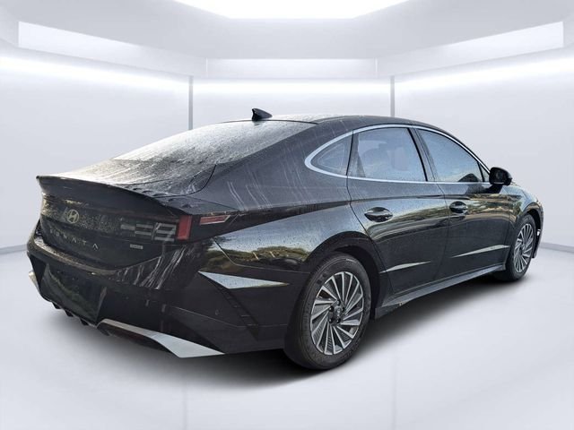 Used 2025 Black Hyundai Limited image 3