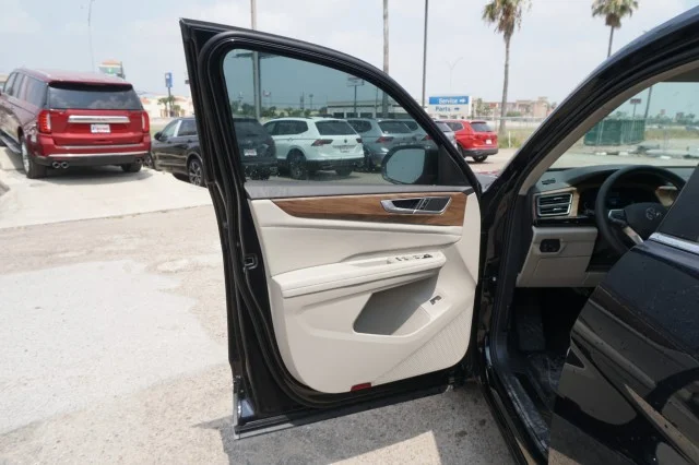 2024 Volkswagen Atlas SE w/Tech - Photo 13