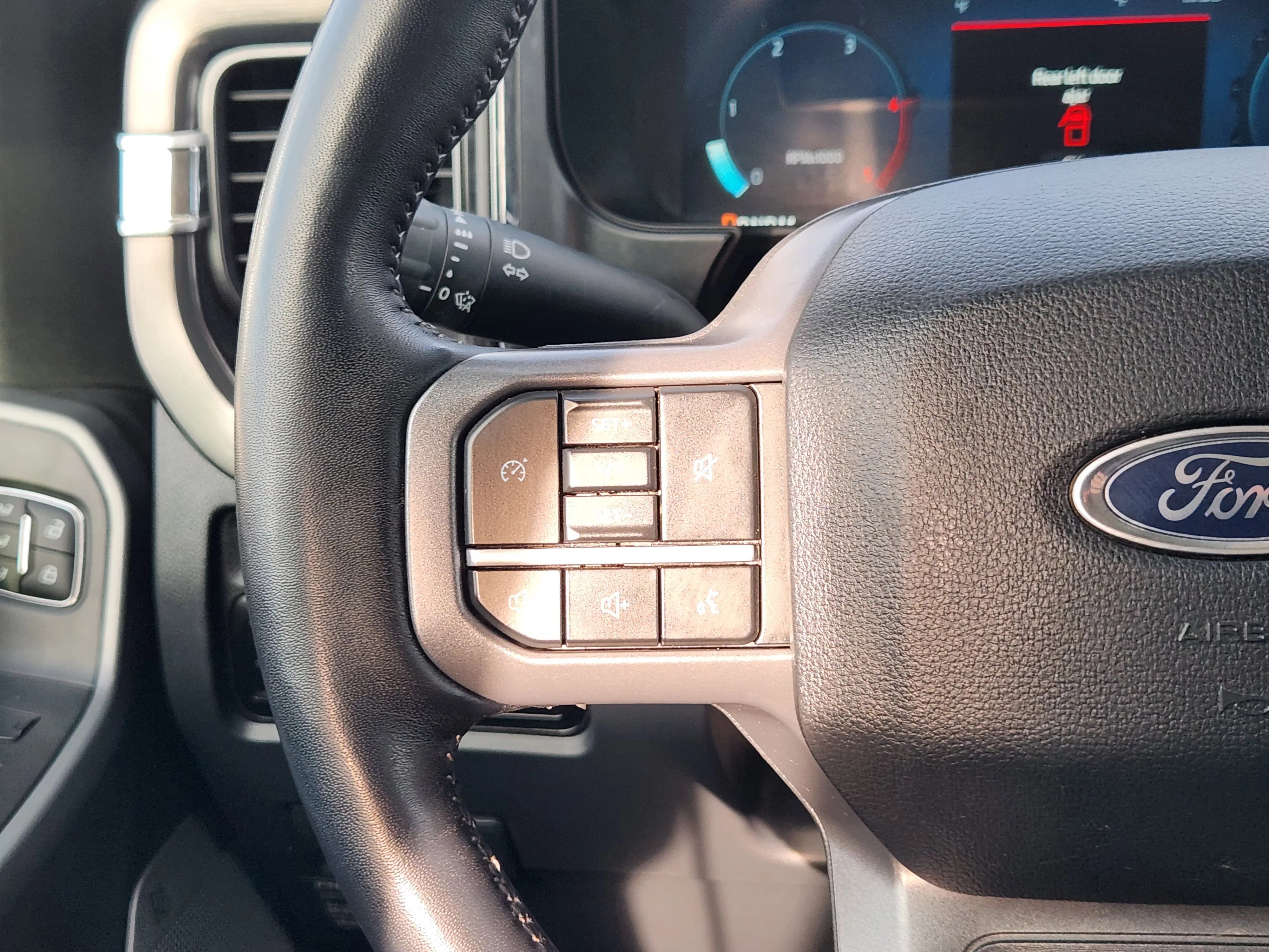 Used 2024  Ford XL image 29