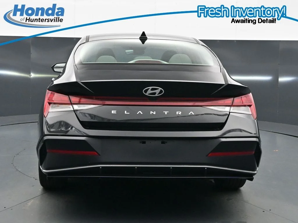 Used 2025 Abyss Black Hyundai SEL Convenience image 8