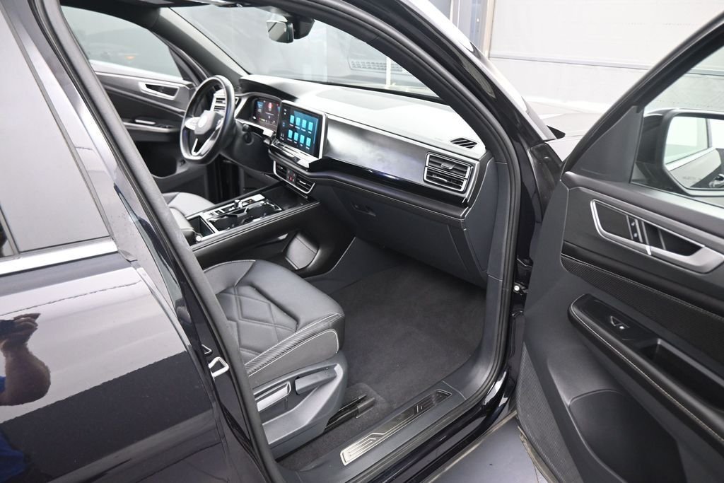 Used 2026  Volkswagen SE w/Technology image 46