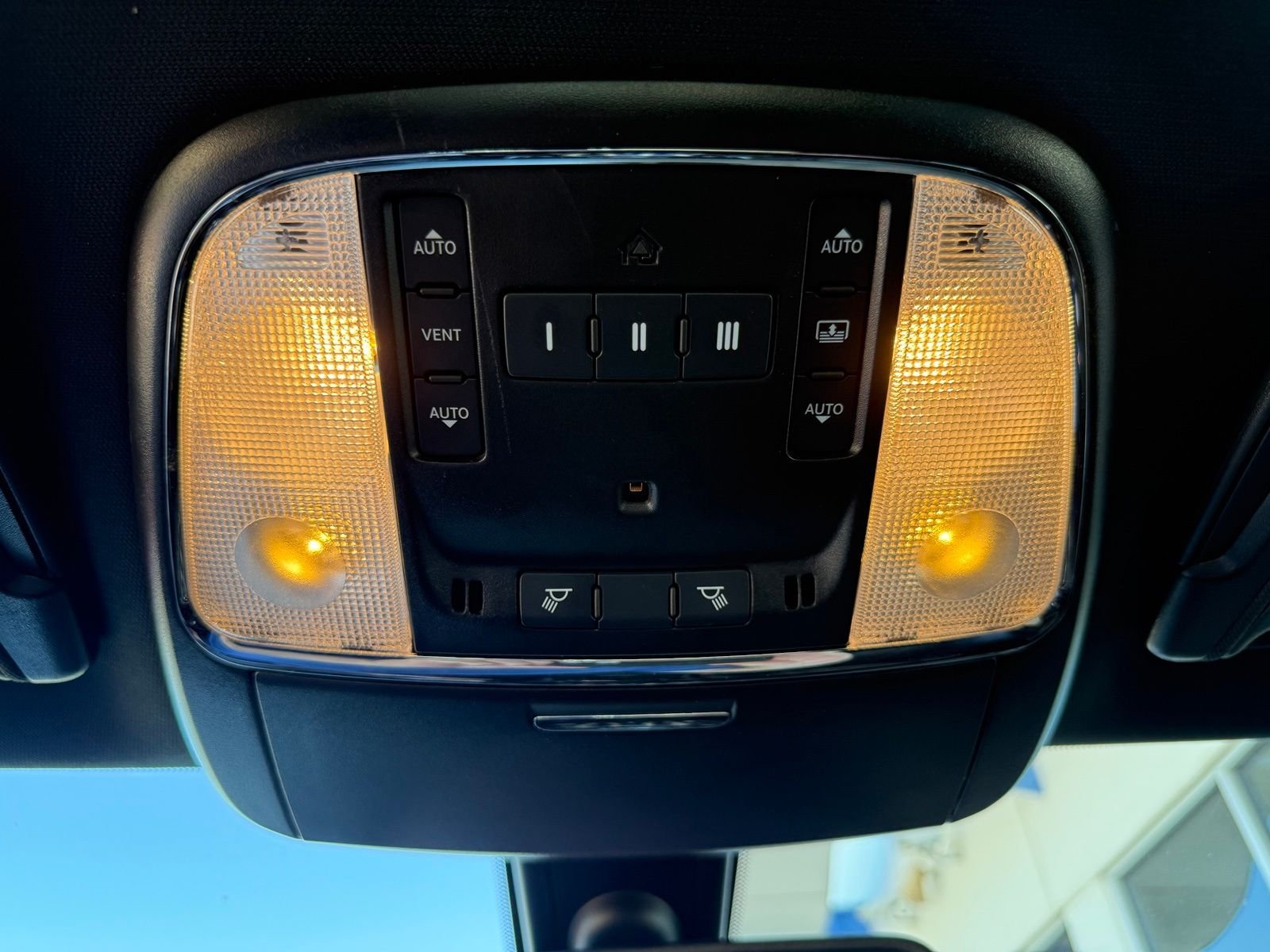 2023 Chrysler 300 S - Photo 18
