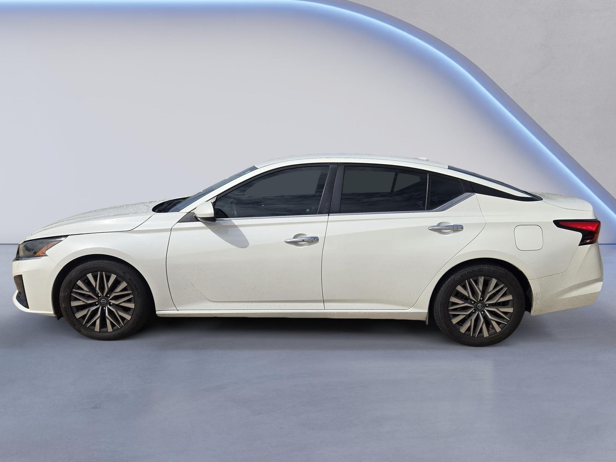 Used 2023 Pearl White Tricoat Nissan 2.5 SV image 5