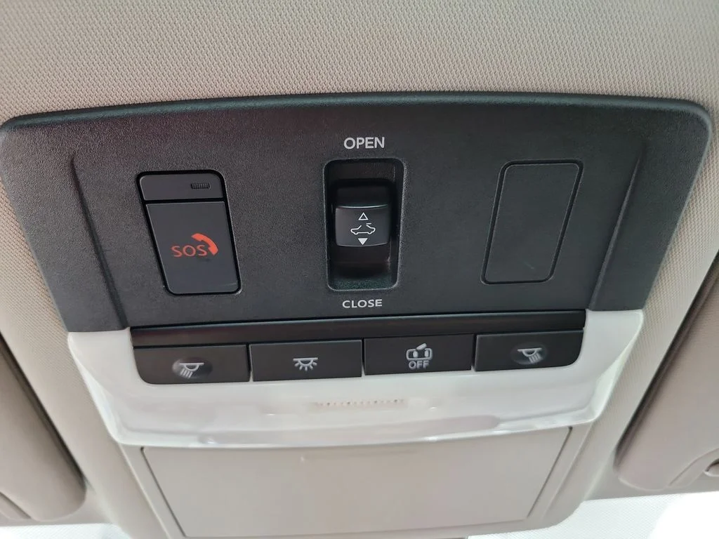 Used 2020 Silver Nissan 2.5 SL image 47
