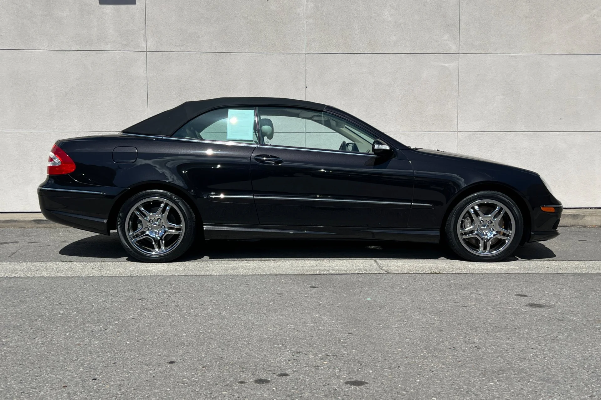 Used 2004 designo Mocha Black Mercedes-Benz 2dr Cabriolet 5.0L image 8