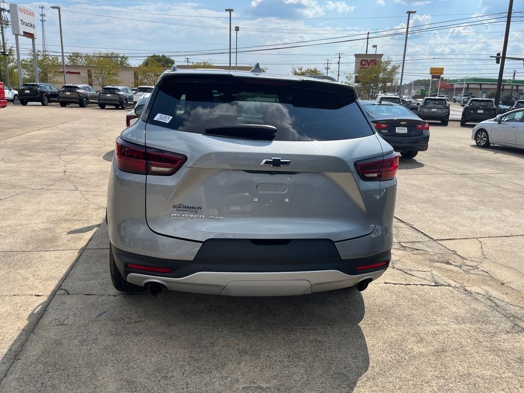 Used 2023 Gray Chevrolet LT image 4
