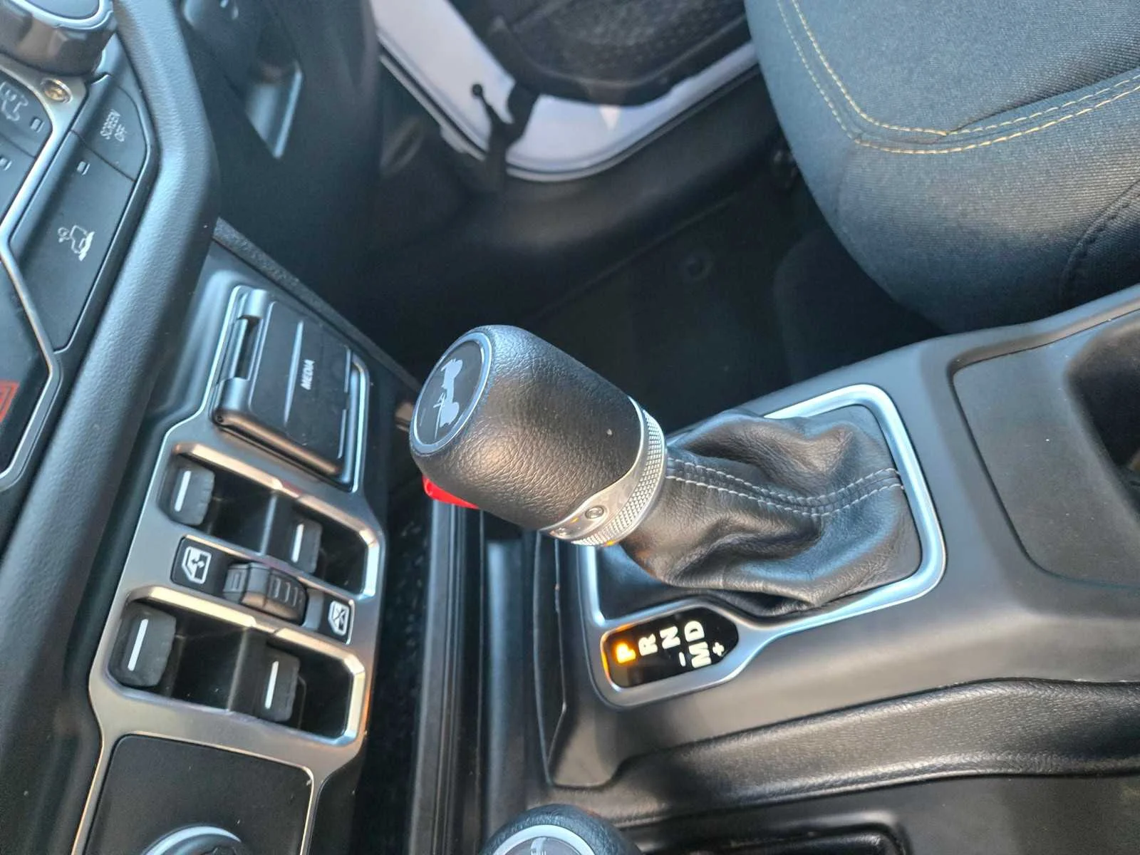 Used 2024  Jeep Sahara image 17