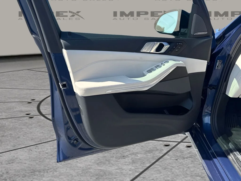 Used 2021 Blue BMW xDrive40i image 24