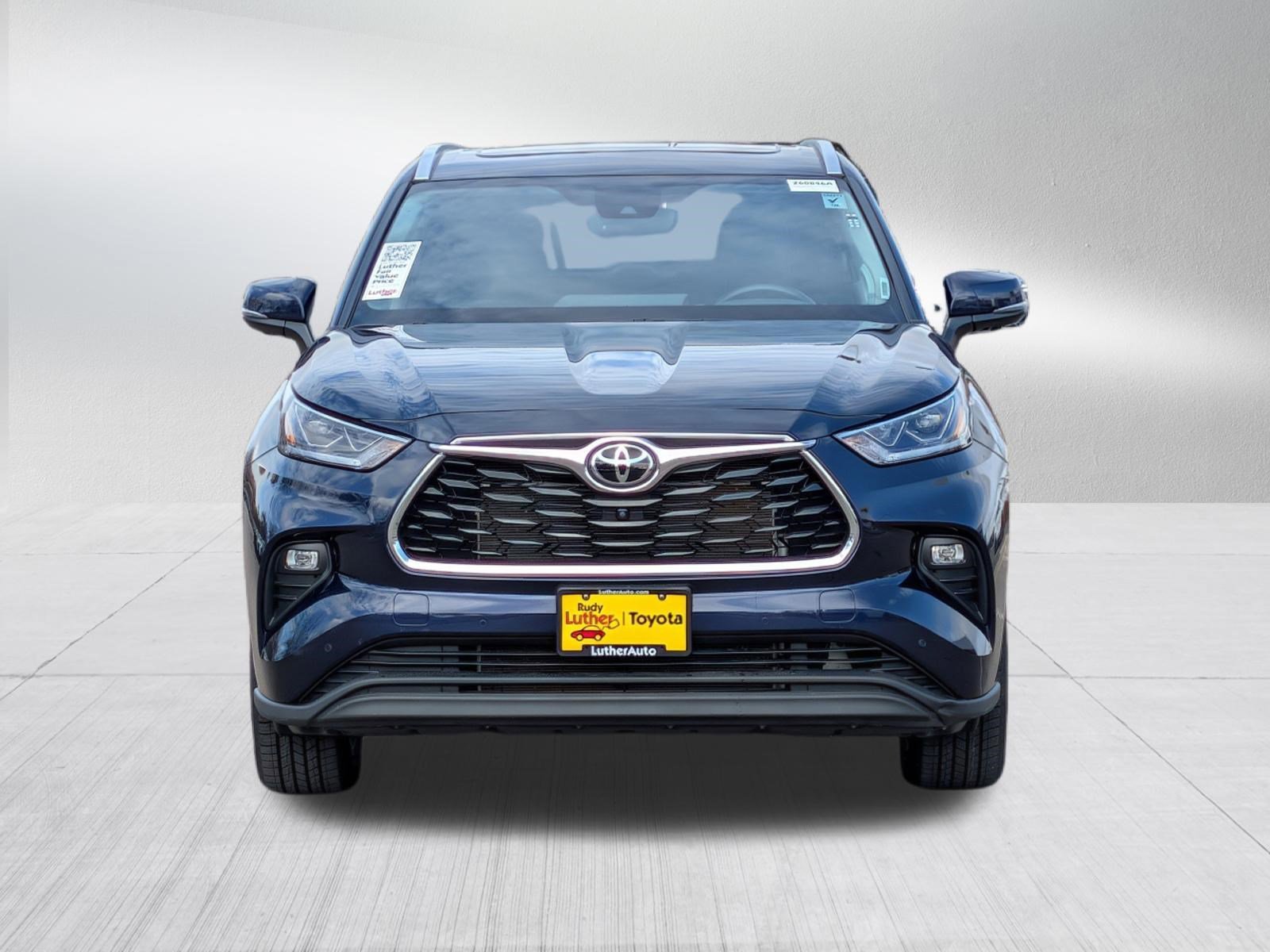 Used 2023 Toyota Highlander XLE with VIN 5TDKDRBH7PS001156 for sale in Golden Valley, Minnesota