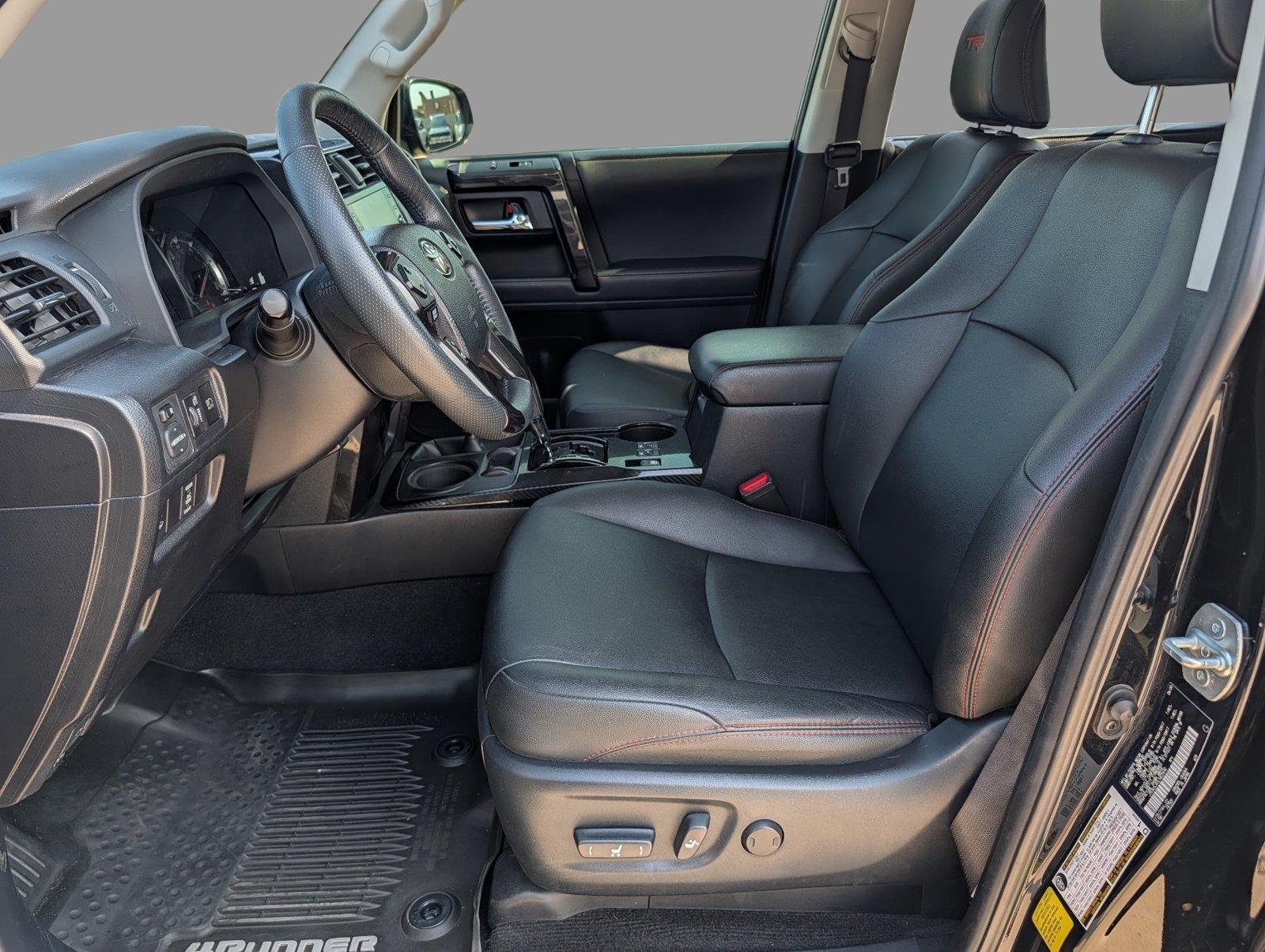 Used 2020 Midnight Black Metallic Toyota Venture image 11