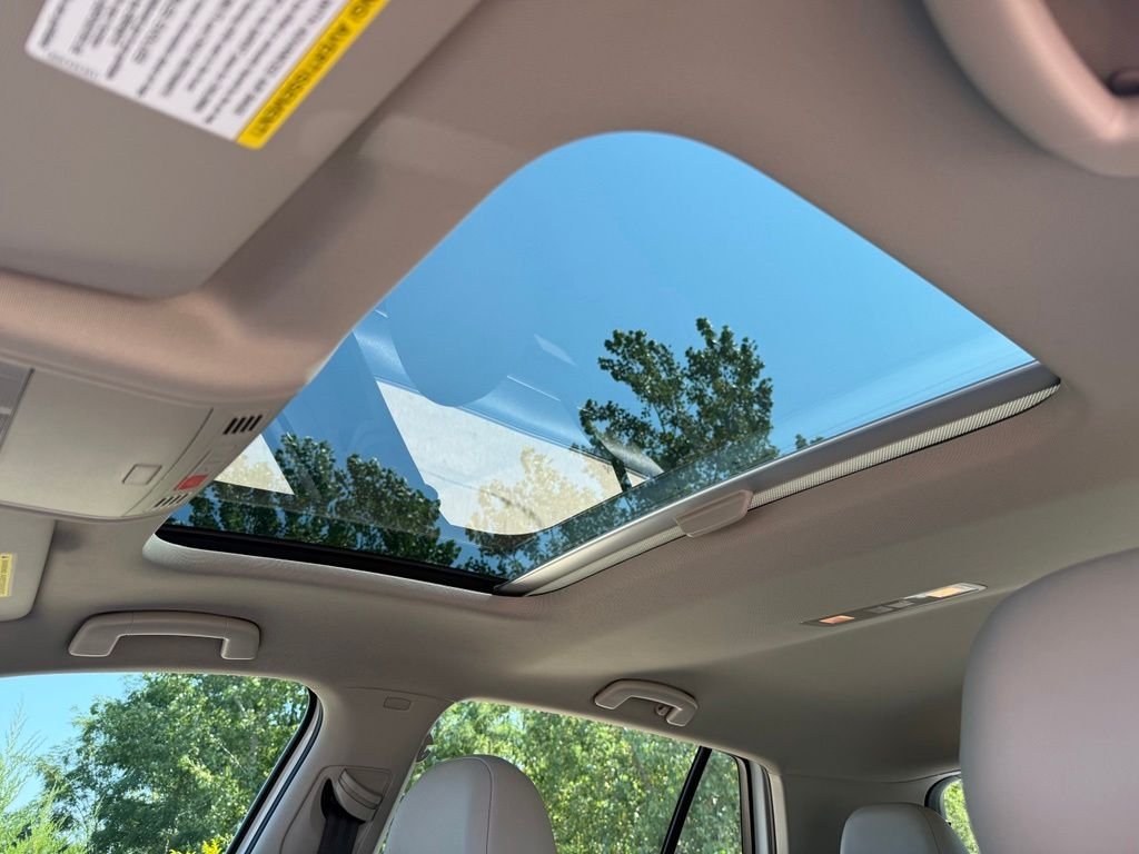 Used 2019 White Volkswagen  image 11