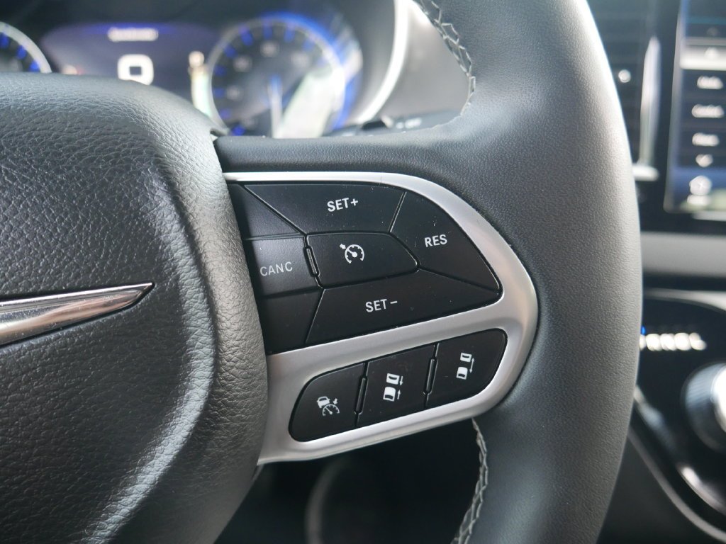 Certified Used 2025 White Chrysler Select image 38