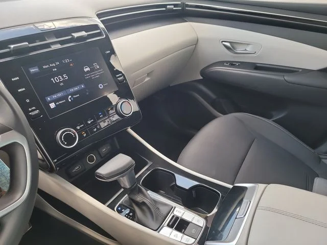 Used 2022 Gray Hyundai SE image 19