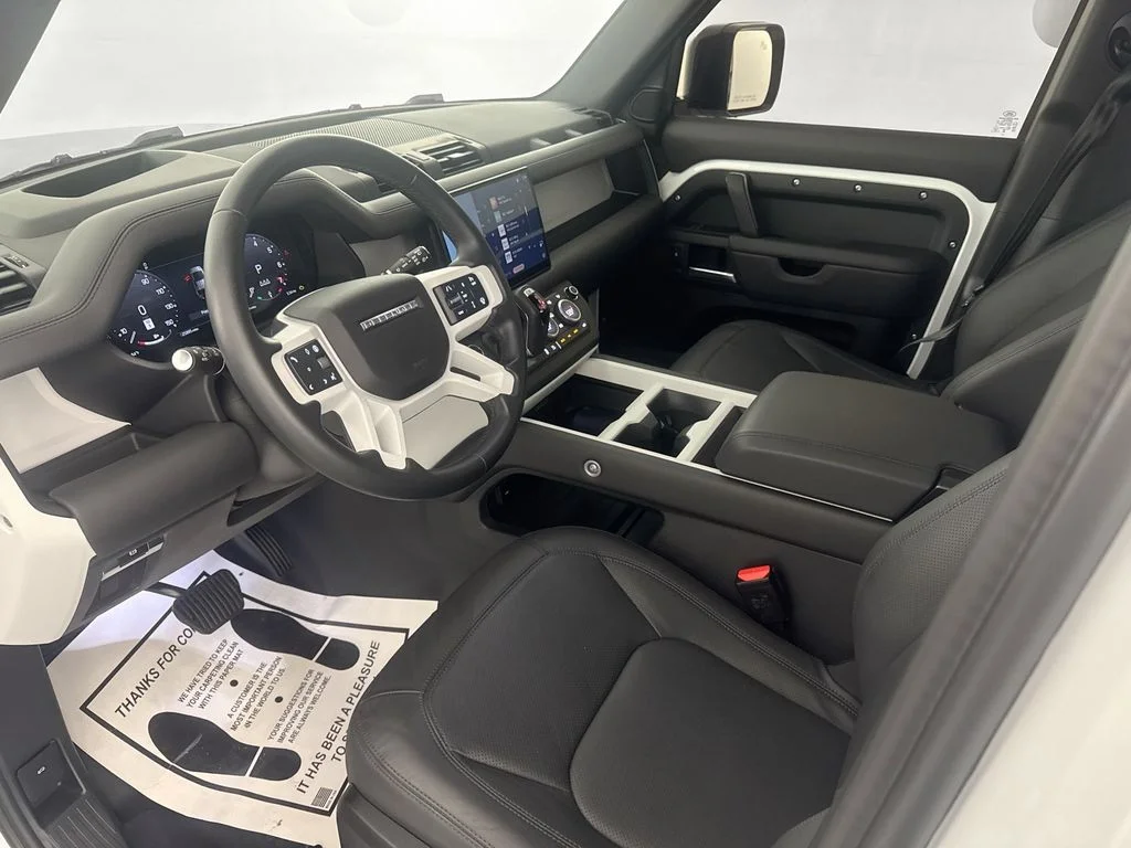 Used 2025 White Land Rover X-Dynamic SE image 8