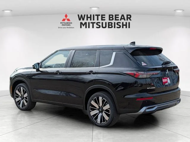 New 2026 Labrador Black Pearl Mitsubishi SE image 2