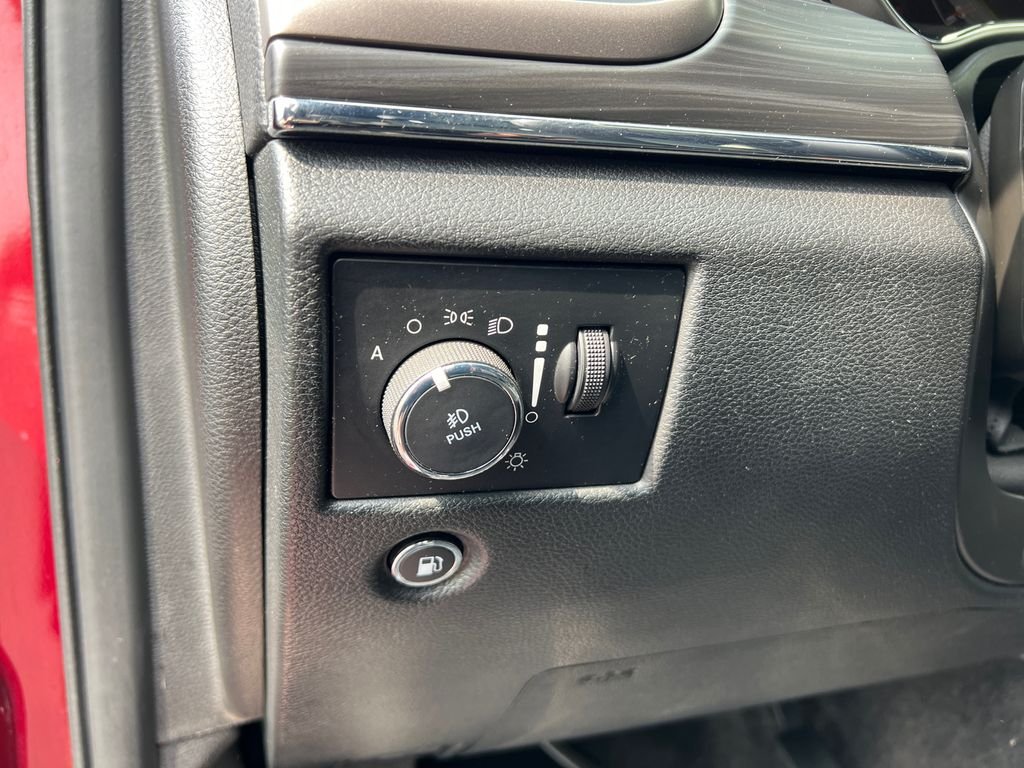 Used 2022 Red Jeep Limited image 12