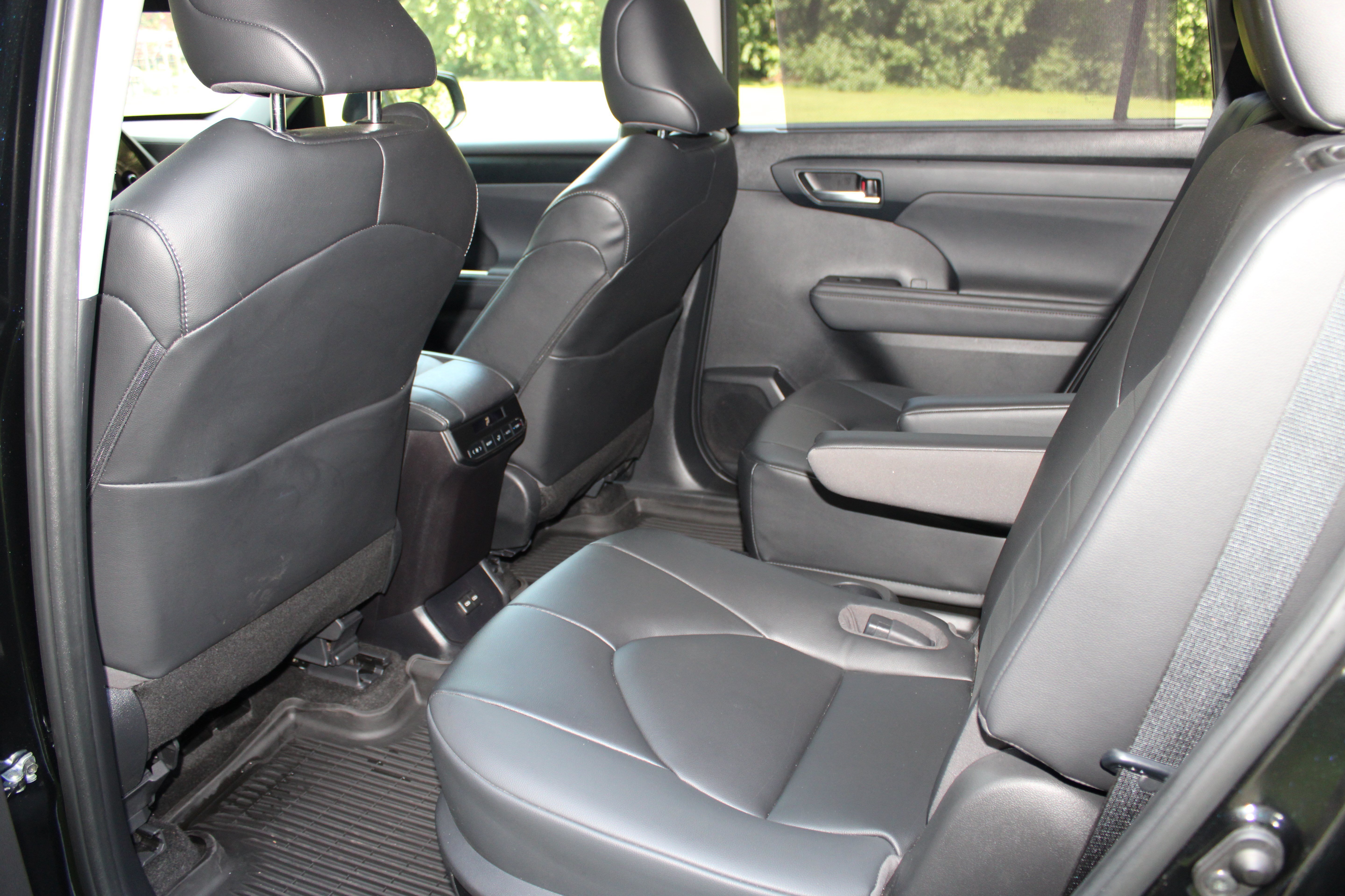 2023 Toyota Highlander XLE - Photo 23