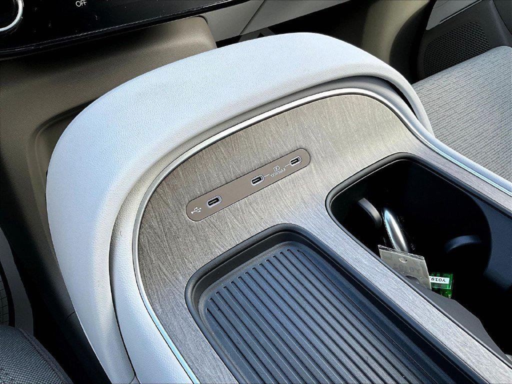 New 2027 Blue Hyundai SE AWD image 17