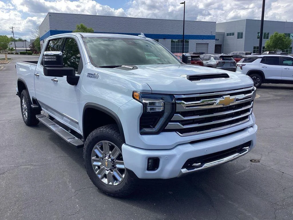 New 2026 Polar White Tricoat Chevrolet High Country image 8