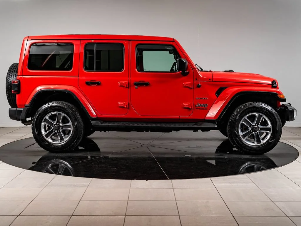 Used 2022 Firecracker Red Clearcoat Jeep Unlimited Sahara image 11