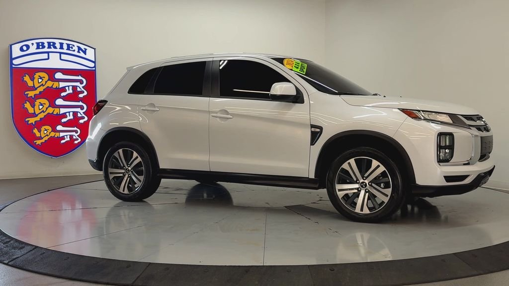 Used 2024 White Mitsubishi 2.0 ES image 3