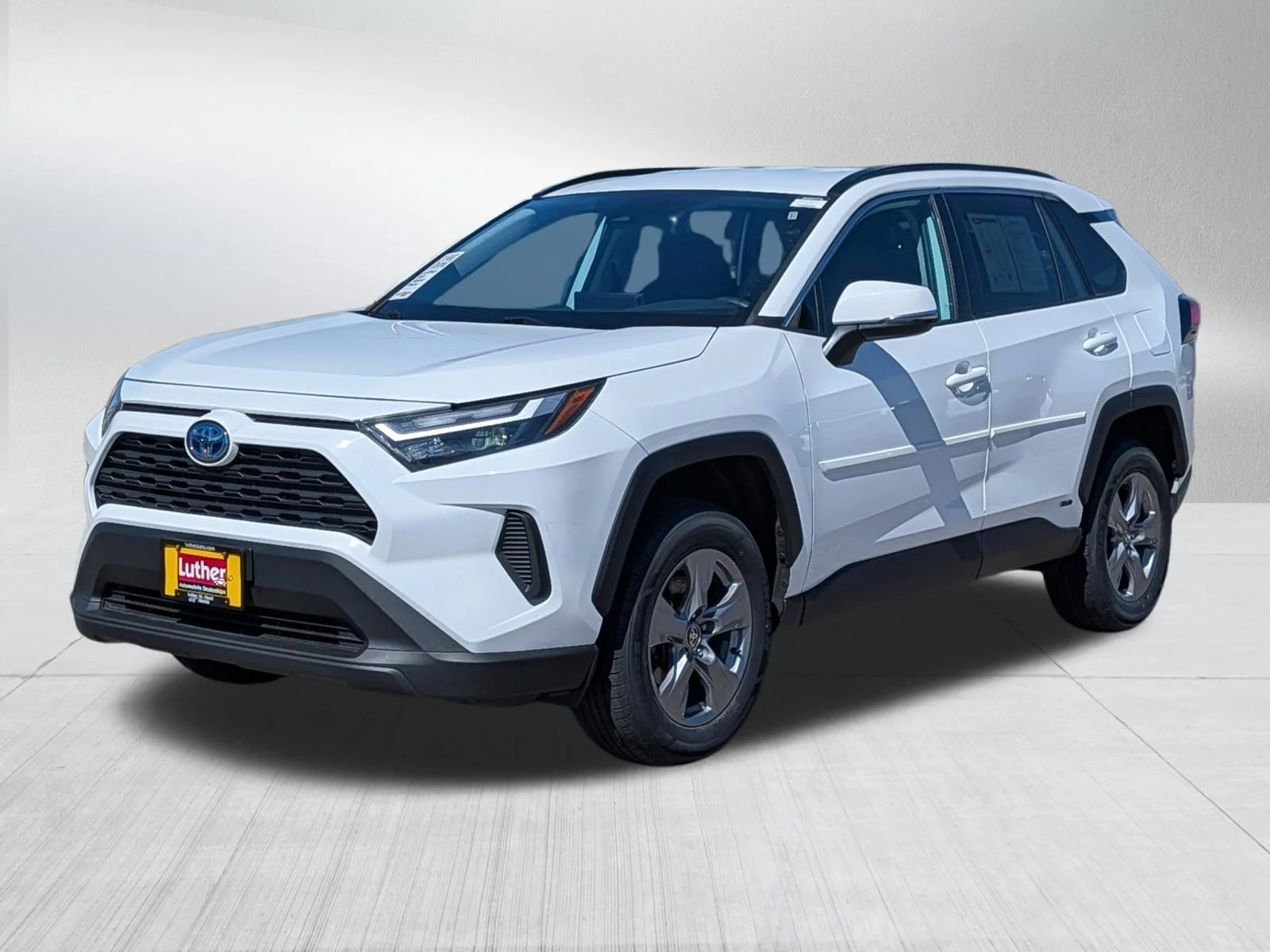 Used 2022 White Toyota Hybrid XLE image 3