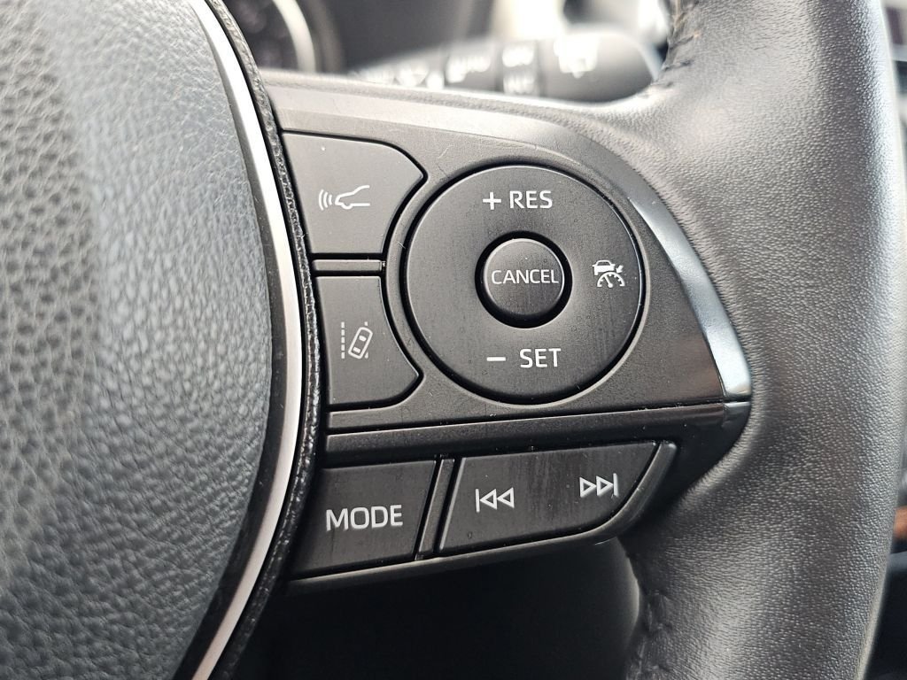 Used 2021 Pearl Toyota Hybrid XLE image 13