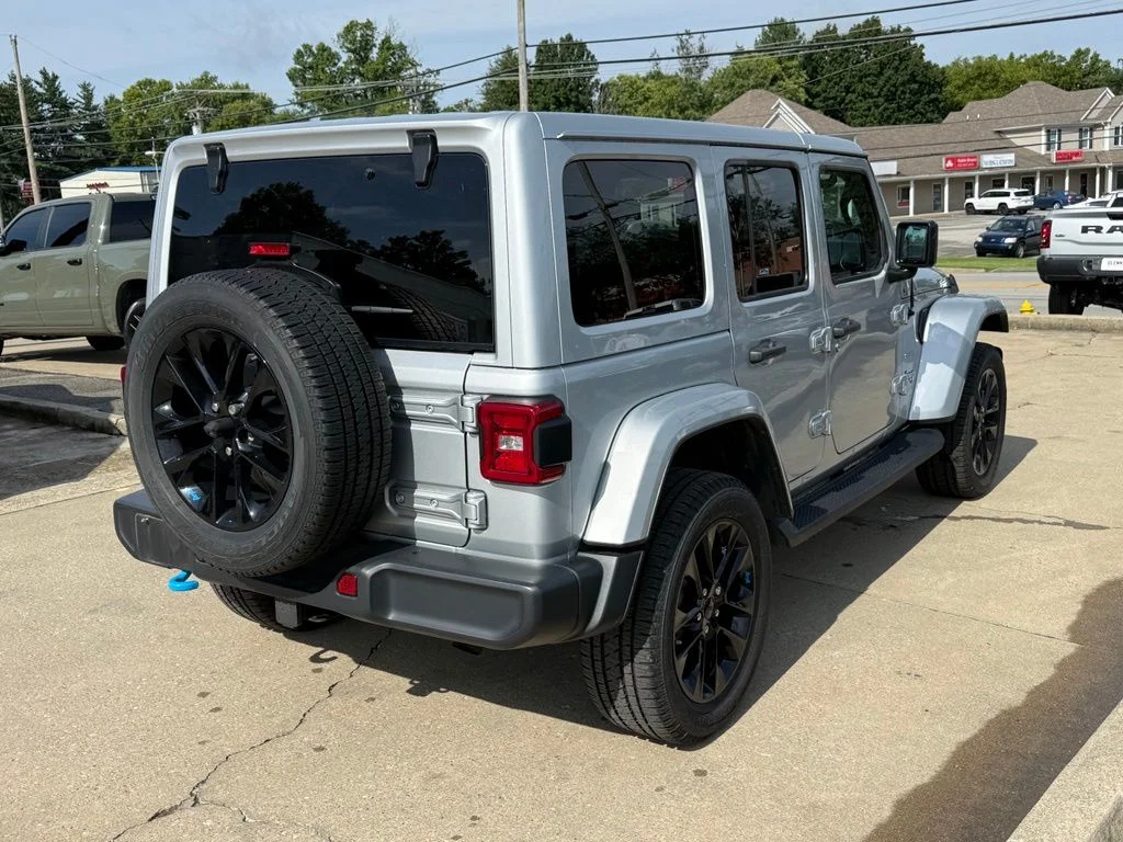 Used 2022 Silver Jeep Unlimited Sahara 4xe image 6