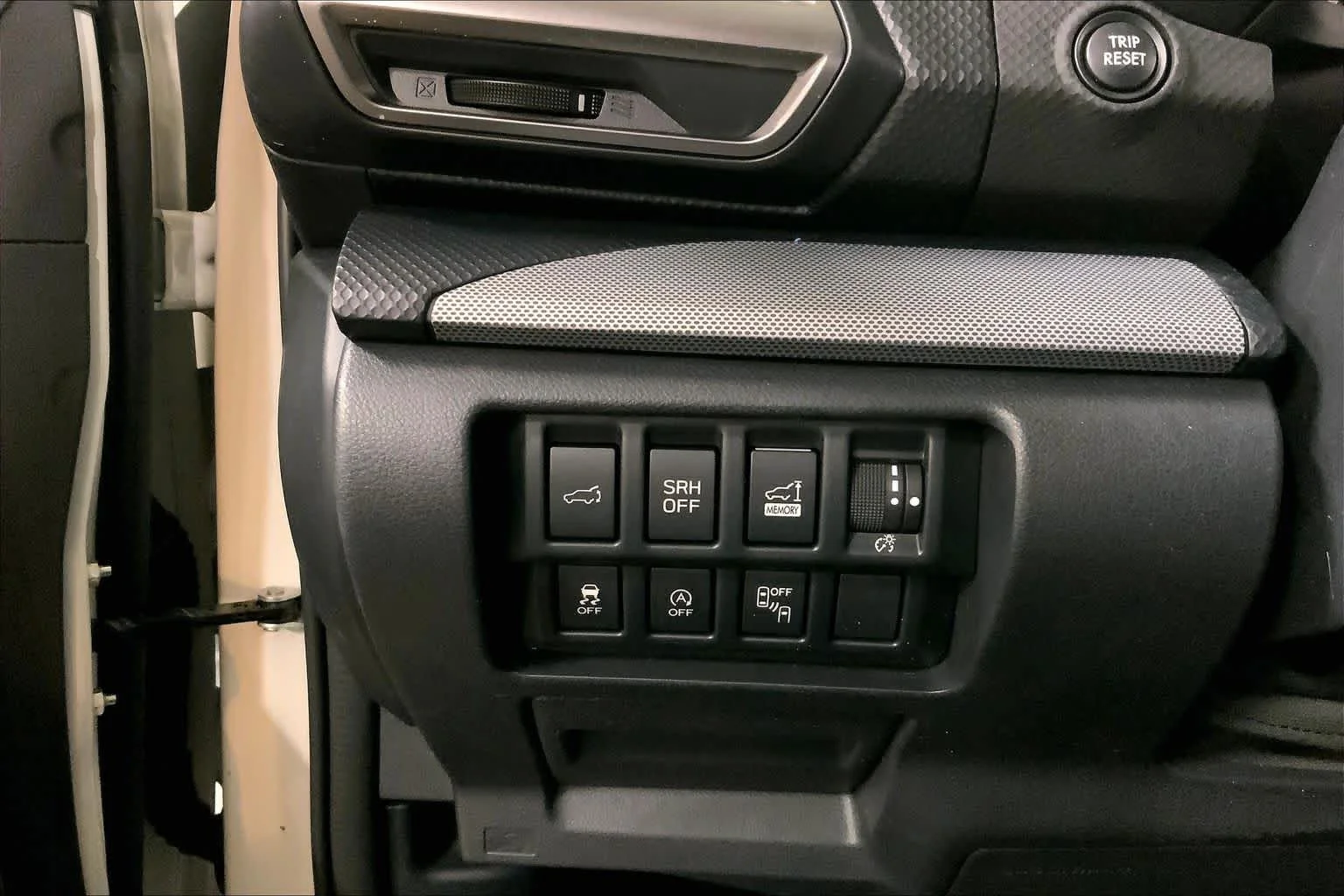 Used 2019 Crystal White Pearl Subaru Limited image 66