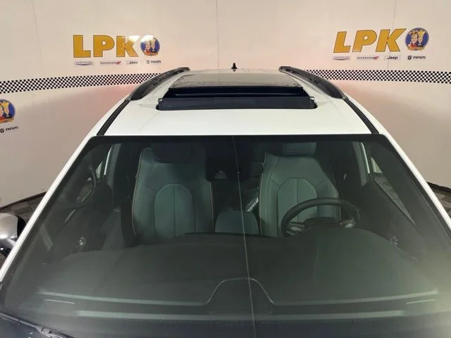 New 2027 Bright White Clear-Coat Exterior Paint Chrysler Pinnacle image 10