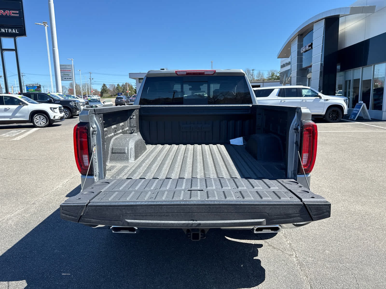 2026 GMC Sierra 1500 SLT - Photo 12