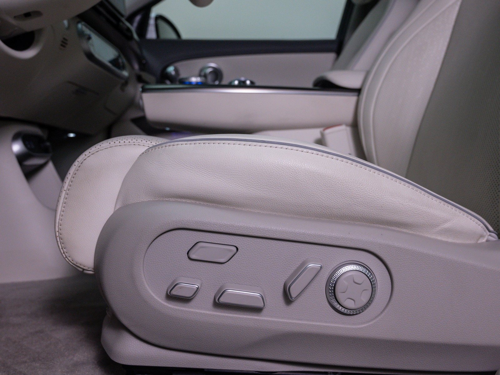 Certified Used 2023 Alta White Genesis Advanced image 19