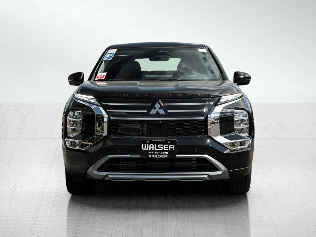 New 2026 Labrador Black Pearl Mitsubishi SE image 2