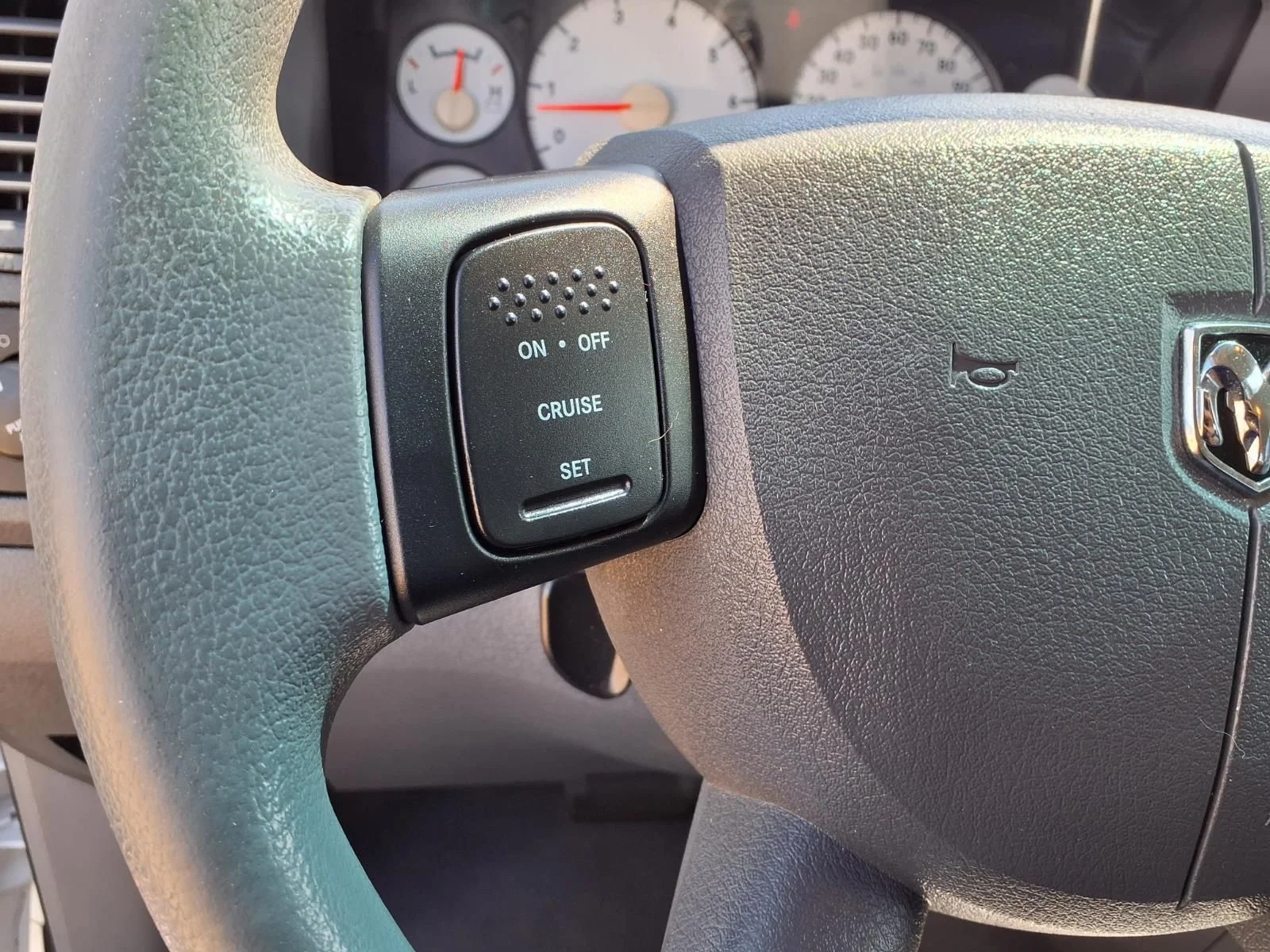 Used 2007 White Dodge SLT image 16