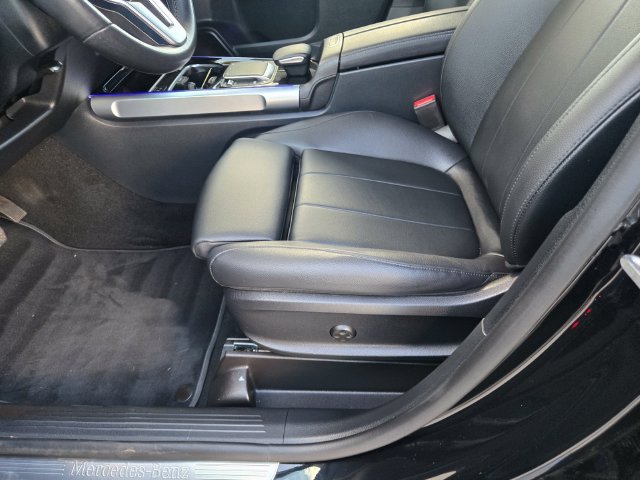 Used 2022 Black Mercedes-Benz GLB 250 image 16