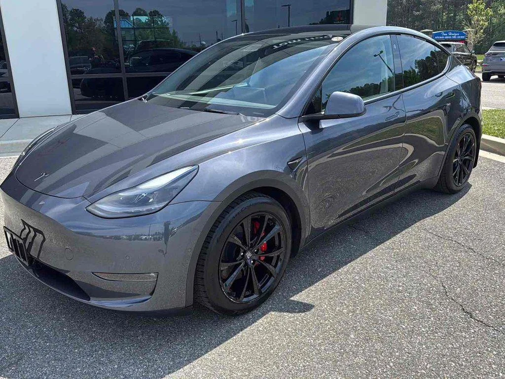 2022 Tesla Model Y Performance Dual Motor All-Wheel Drive's photo