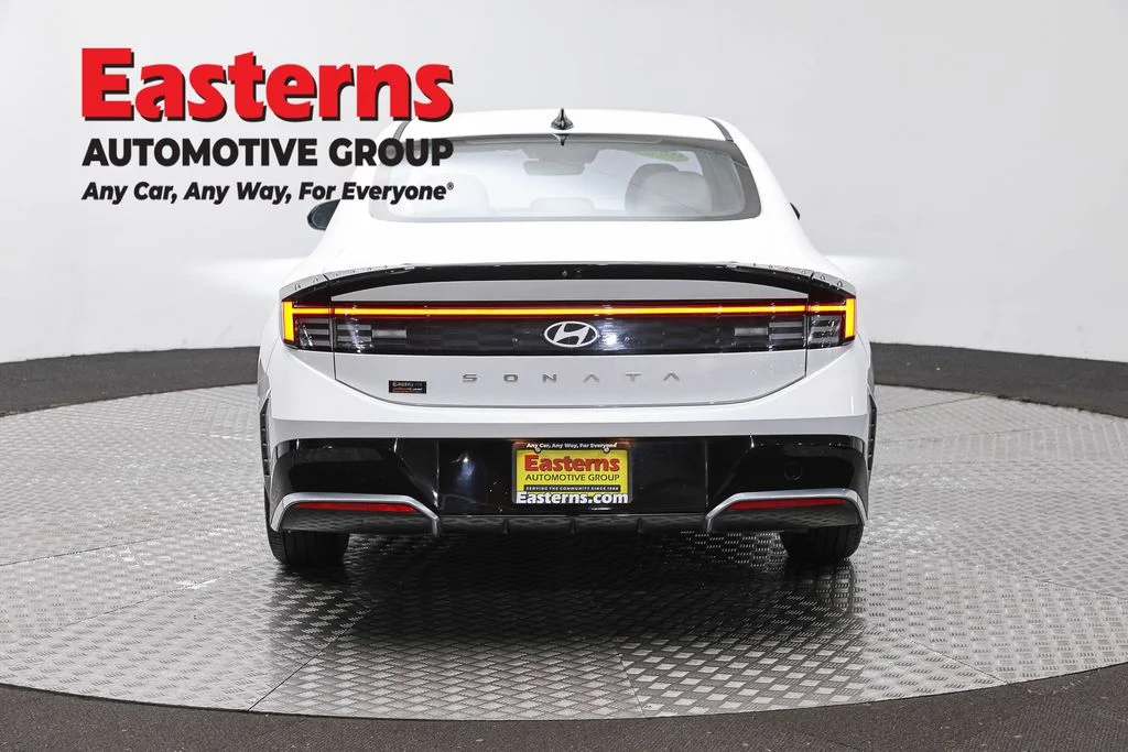 Used 2025 White Hyundai SEL image 6