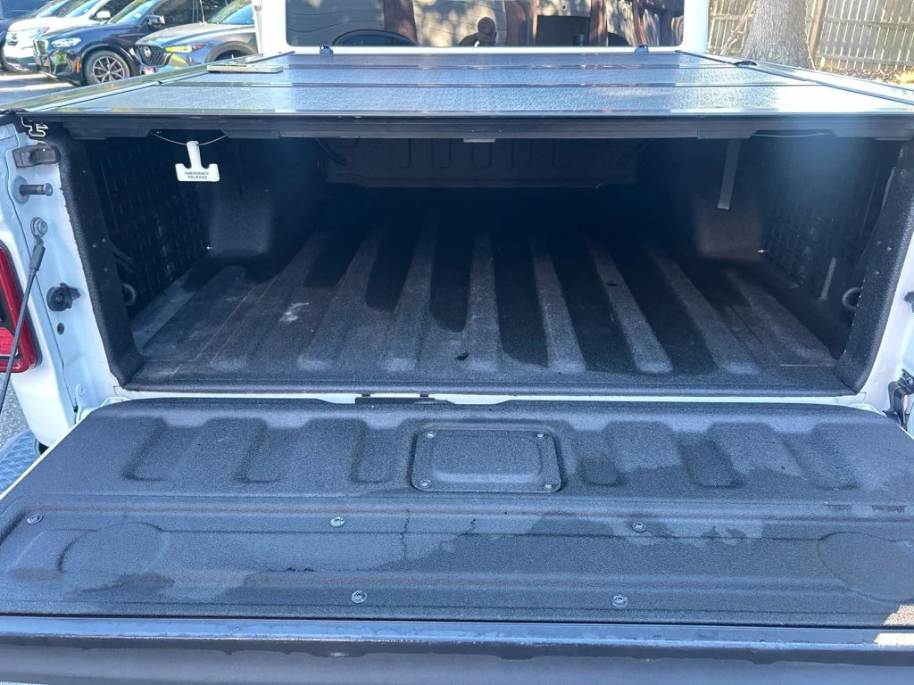 Used 2022 White Jeep Overland image 30