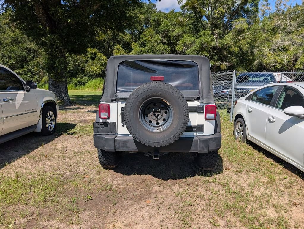 Used 2008 Green Jeep X image 3