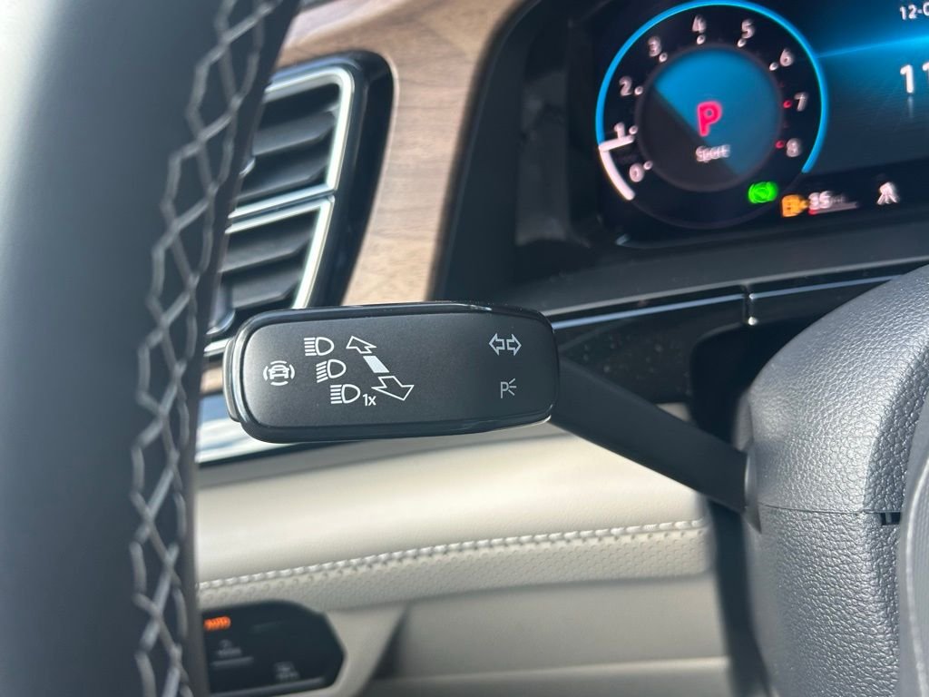 New 2026 Silver Volkswagen SE w/Technology image 22