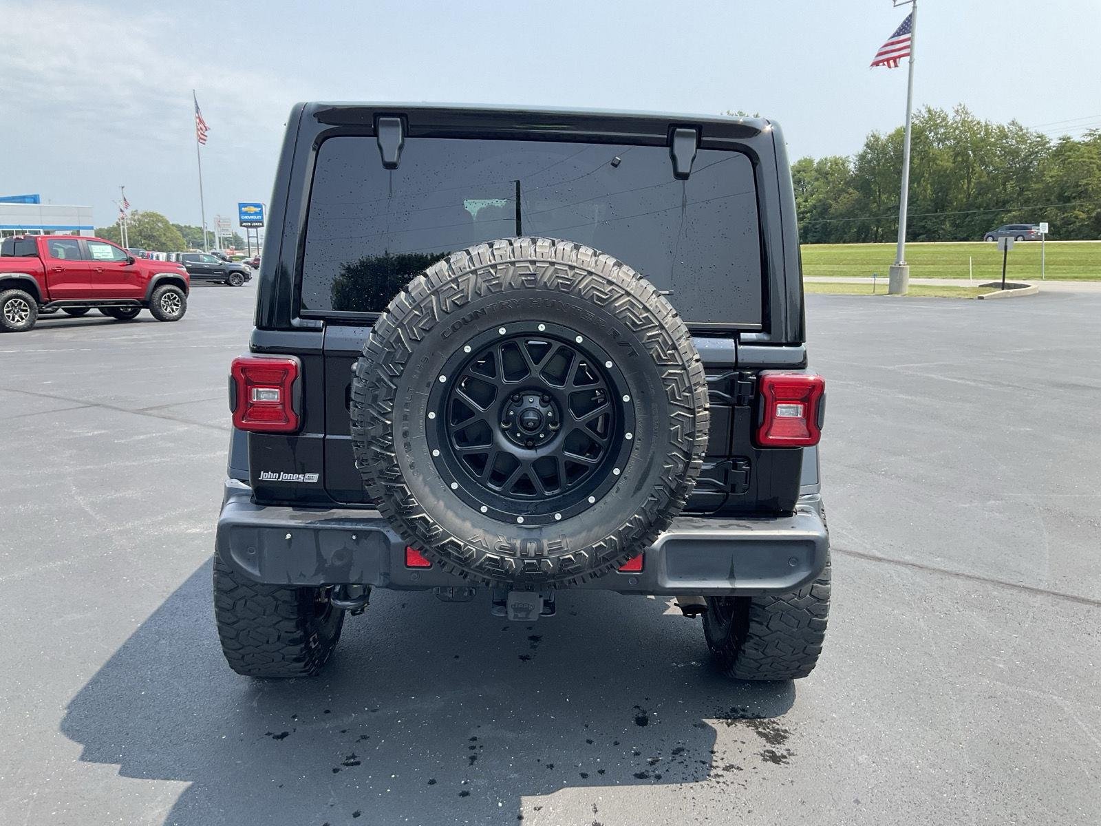 Used 2018 Black Clearcoat Jeep Sahara image 7