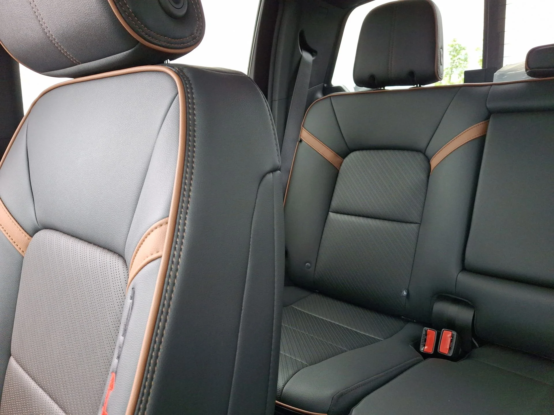 2026 GMC Canyon AT4 - Photo 12