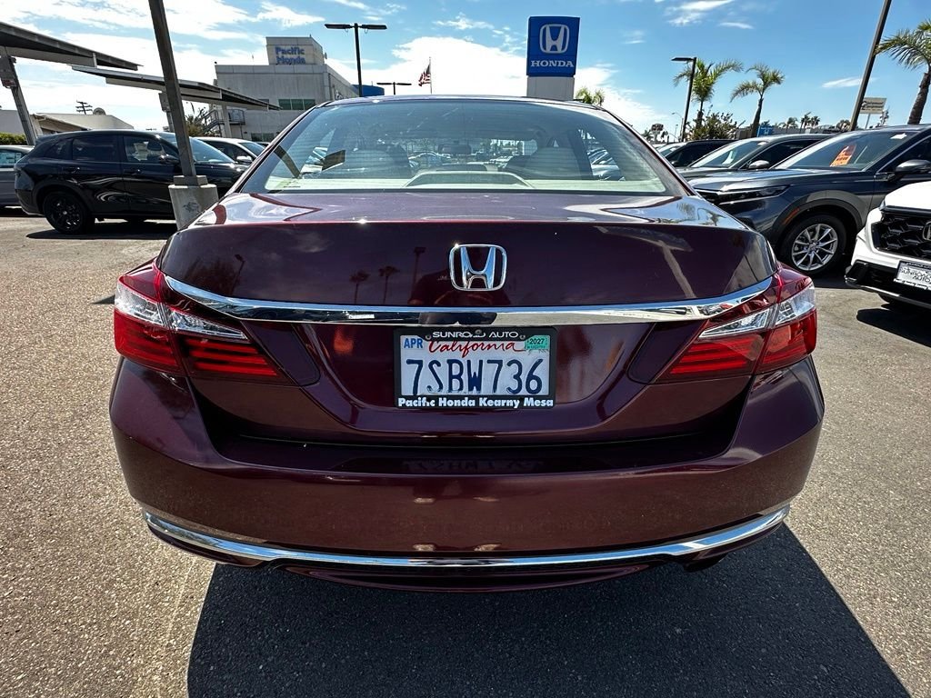 Used 2016  Honda LX image 7