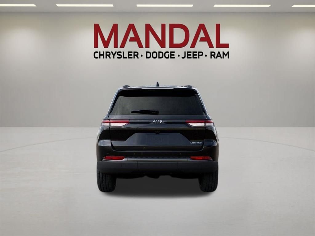New 2026 Diamond Black Crystal Pearl-Coat Exterior Paint Jeep Limited image 7