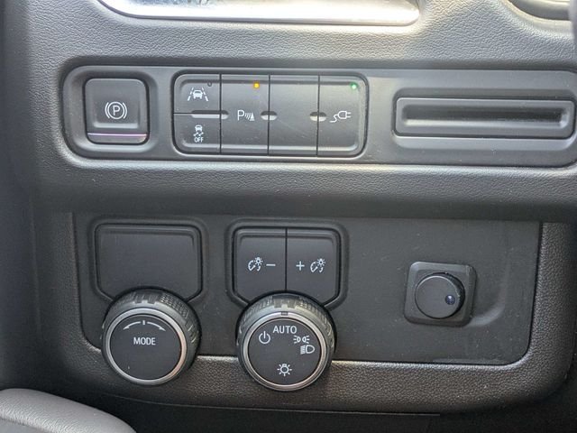 Used 2022 Black Chevrolet LS image 24