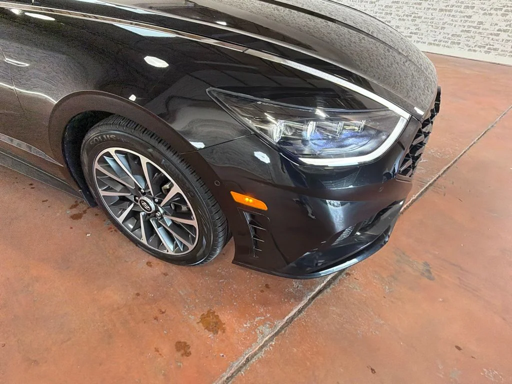 Used 2022 Black Hyundai Limited image 9