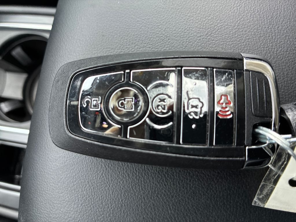 Used 2022 Silver Lincoln Standard image 29