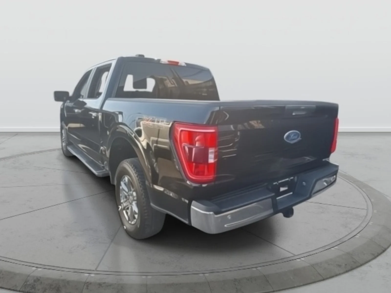 Used 2023 Black Ford XLT image 5